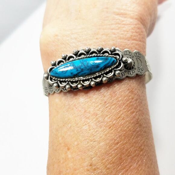 Vintage Southwestern Style Bracelet, Faux Turquoise Etched Cuff, 1970s, 6 Inches - Picture 7 of 10